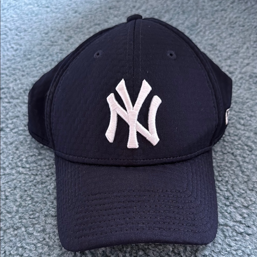 NY Logo Baseball Cap in Navy and White